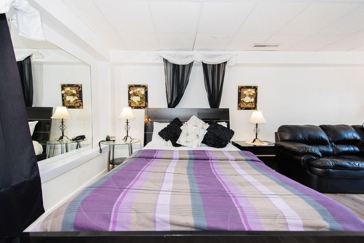 Motel Parkway Court 2*